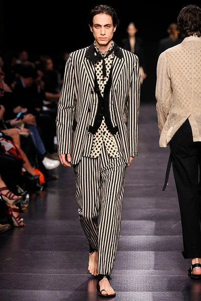 Look 8